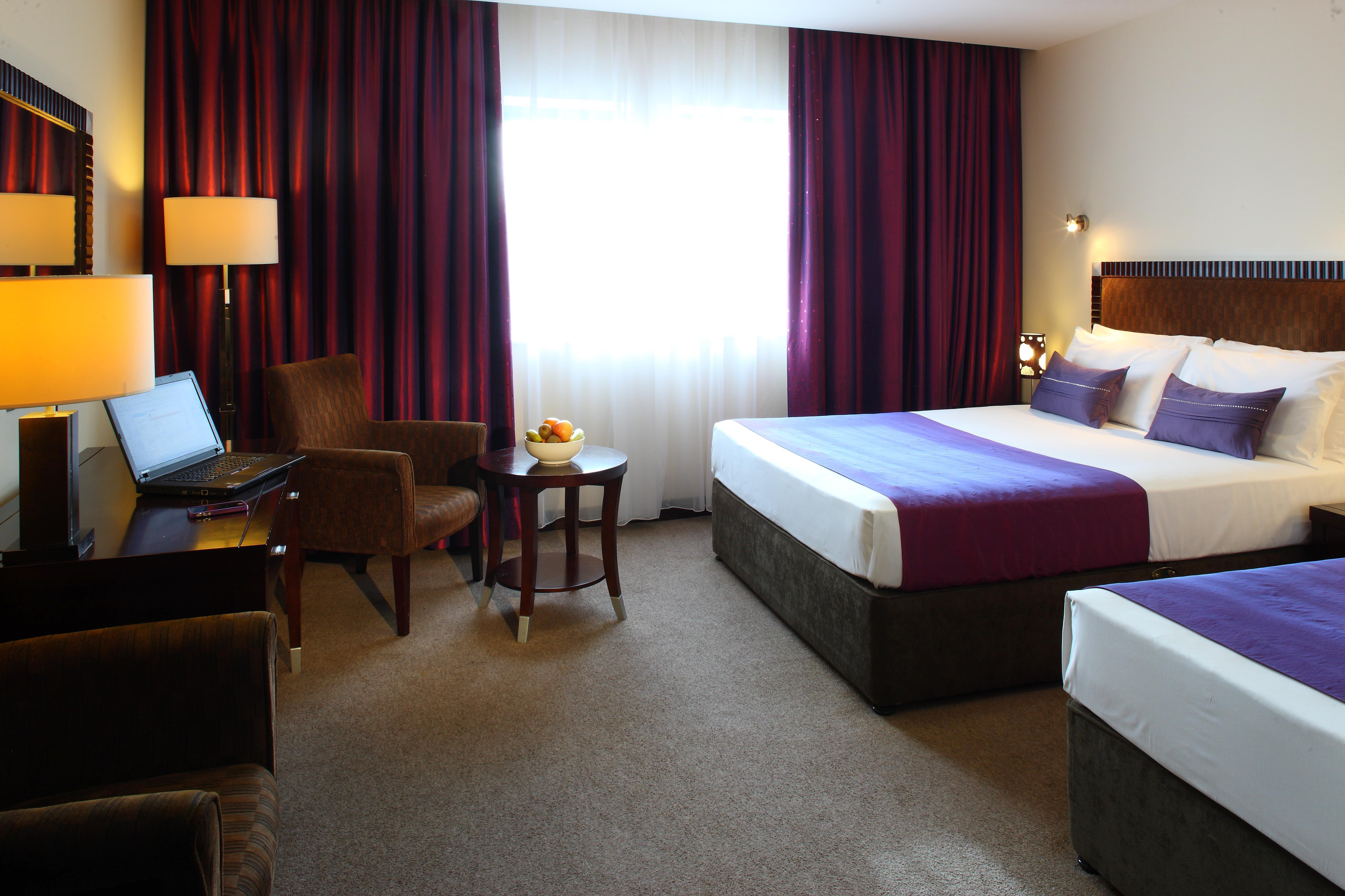 Mcgettigans Hotel Летеркени Екстериор снимка