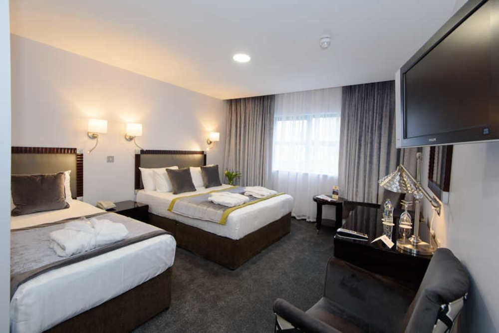 Mcgettigans Hotel Летеркени Екстериор снимка