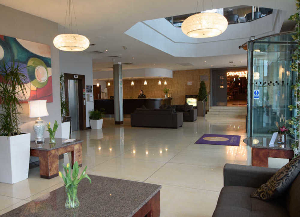 Mcgettigans Hotel Летеркени Екстериор снимка