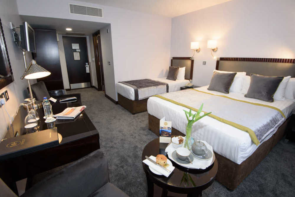 Mcgettigans Hotel Летеркени Екстериор снимка